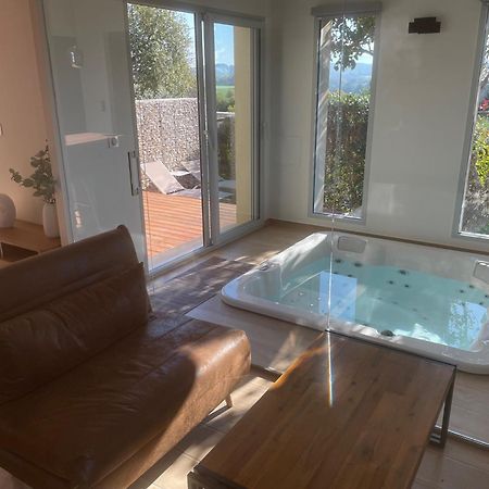 Logement Avec Jacuzzi Joucas Exterior photo