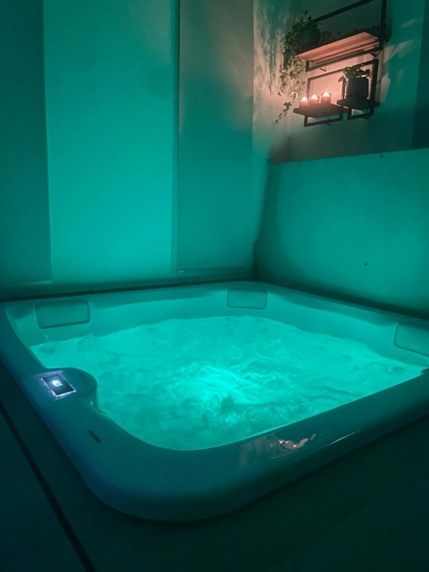 Logement Avec Jacuzzi Joucas Exterior photo