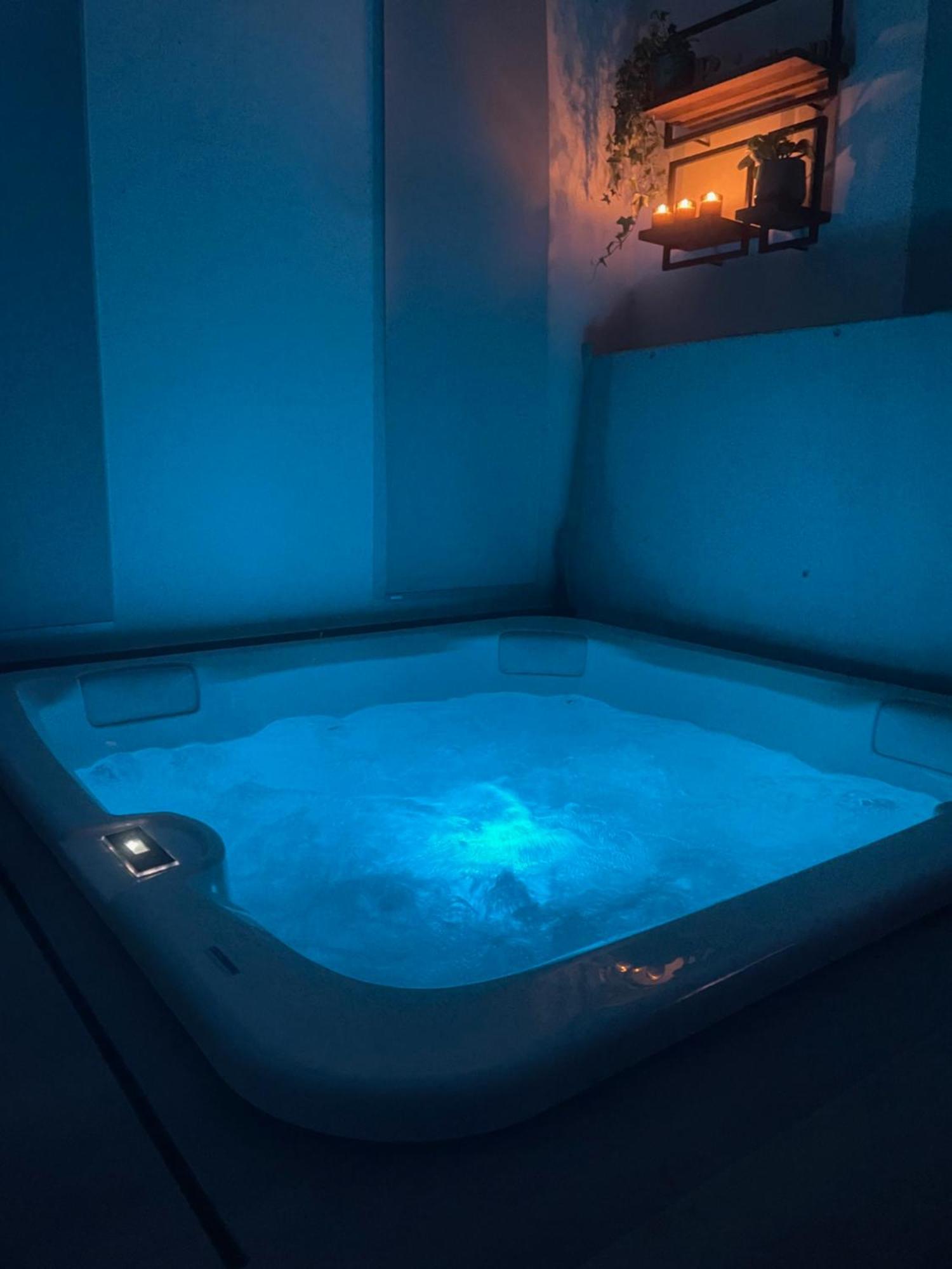 Logement Avec Jacuzzi Joucas Exterior photo