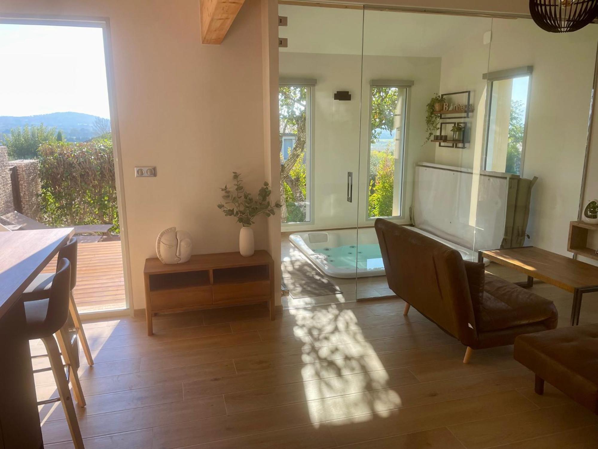 Logement Avec Jacuzzi Joucas Exterior photo