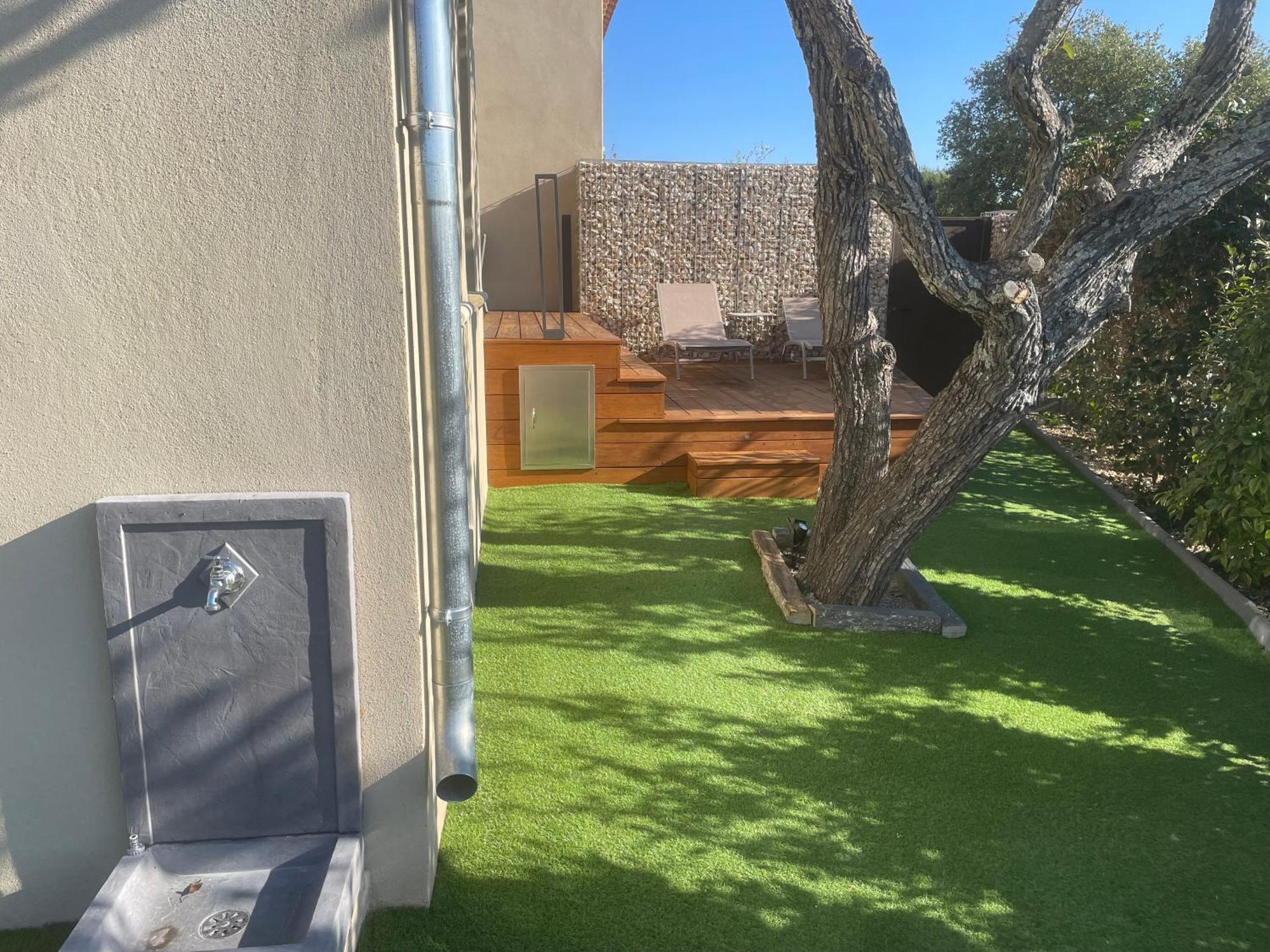 Logement Avec Jacuzzi Joucas Exterior photo